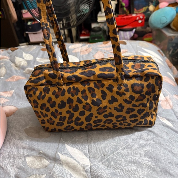 BAGGU Leopard-Print Shoulder Tote in Brown and Black - Picture 3 of 3